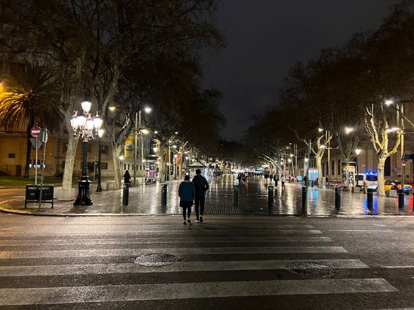 Flaniere auf Barcelonas berühmtester Straße