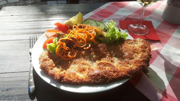 Brotzeit mit Burgblick