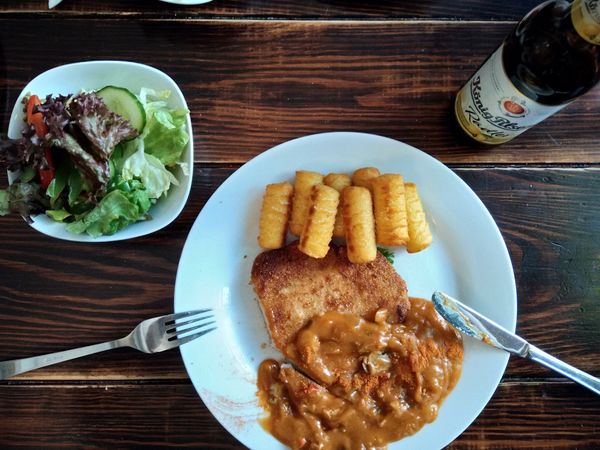 Kultige Currywurst genießen