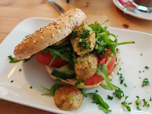 Gemütliches Café mit veganen Optionen