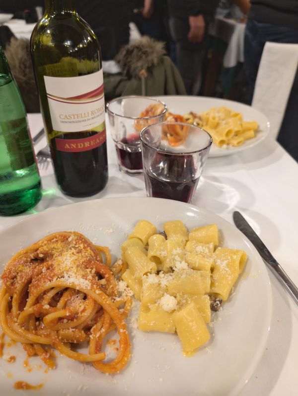 Ein Abendessen, bei dem Schimpfwörter zur Speisekarte gehören