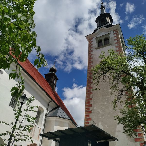 Märcheninsel mit historischer Kirche