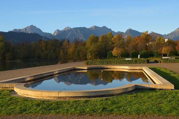 Kulturelle Aufführungen mit Blick auf Neuschwanstein