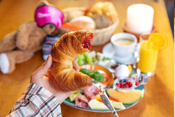 Entspannte Atmosphäre bei Kaffee und Drinks