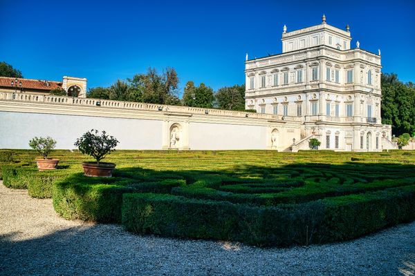 Einzigartiges Picknick umgeben von historischer Pracht und Natur