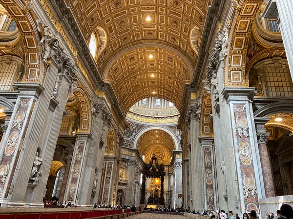 Bewunderung der größten Kirchenbauwerke der Welt