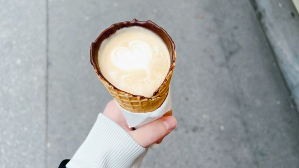 Nachhaltiger Kaffee im Waffelbecher