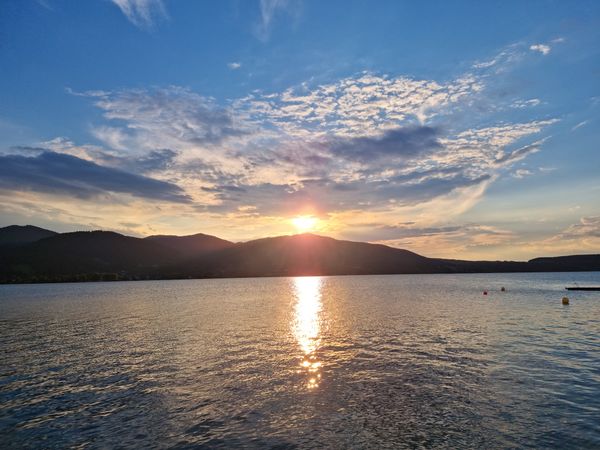 Entspannen mit Seeblick in der Sauna