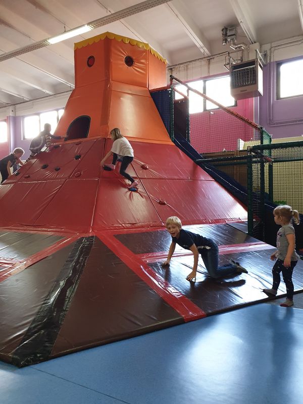 Spiel und Spaß im Kinderland Igel Mizzi