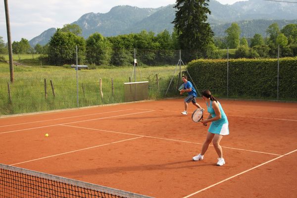 Erfrischung und Tennis für die ganze Familie
