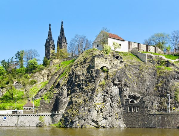 Entdeckt die ruhigen Gärten und historischen Geheimnisse von Vyšehrad