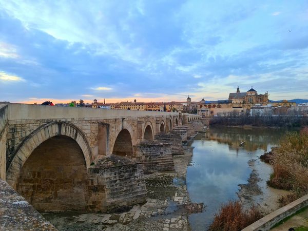 Historische Brücke mit atemberaubender Aussicht
