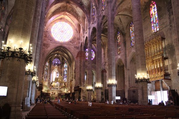 Bestaune die gotische Kathedrale