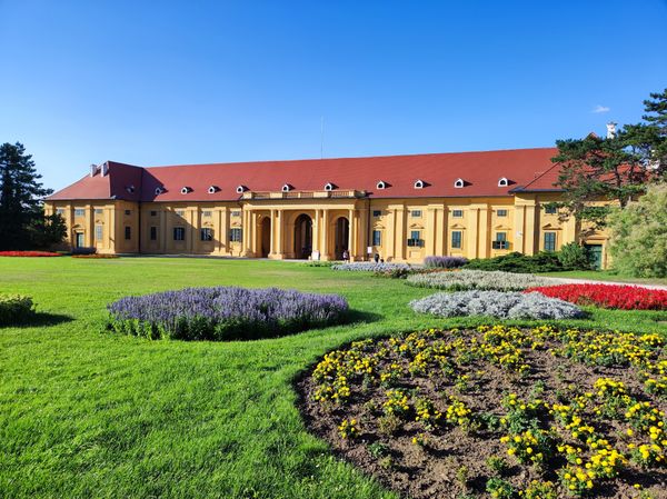 Romantische Architektur trifft Natur