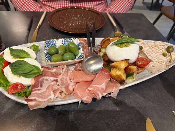 Italienische Küche trifft auf moderne Bar