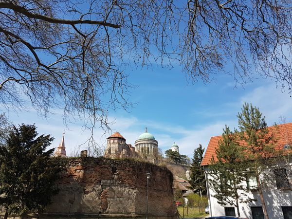 Romantischer Spaziergang am Wasser