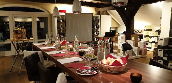 Wein und Snacks in perfekter Harmonie