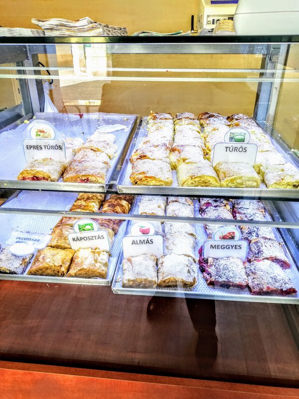 Genieße köstlichen Strudel in Győrs bester Strudelbäckerei