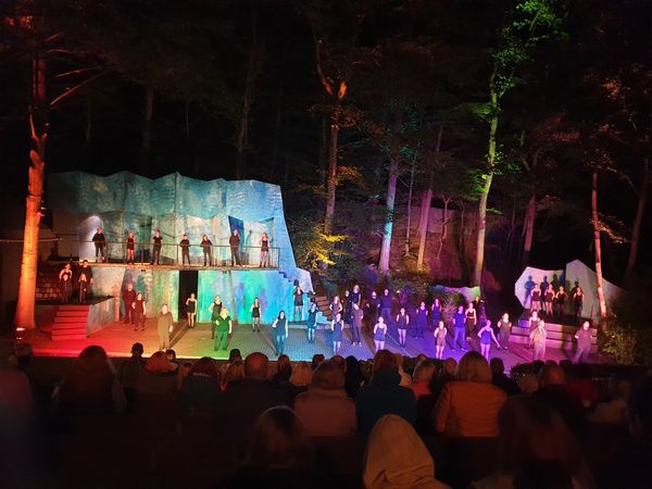 Open-Air Theater in idyllischer Natur