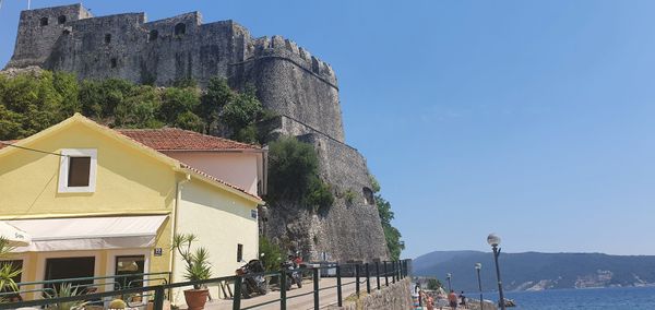 Erkunde eine mittelalterliche Festung