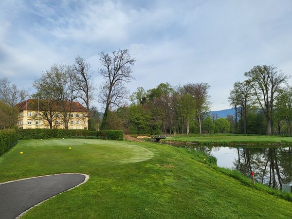 Familienfreundliches Golfen in malerischer Umgebung