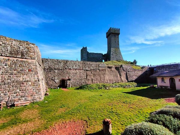 Mittelalterliche Festungsstadt mit atemberaubender Aussicht