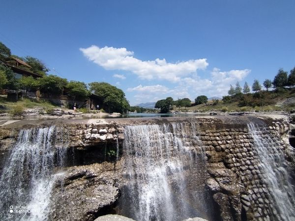 Essen am Wasserfall