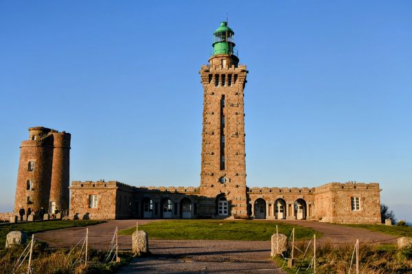 Atemberaubende Klippen & Leuchtturm