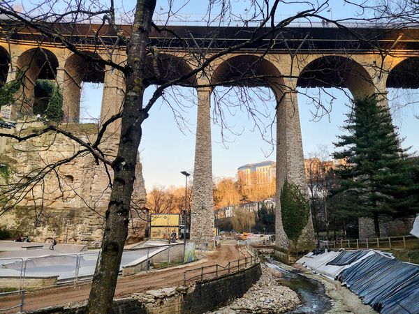 Europas größter Skatepark umgeben von historischer Festung