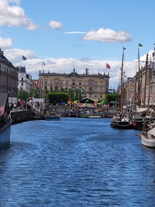 Bunte Häuser am historischen Hafen