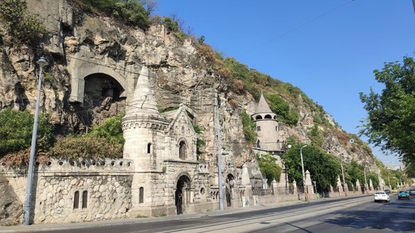 Kirche in der Höhle