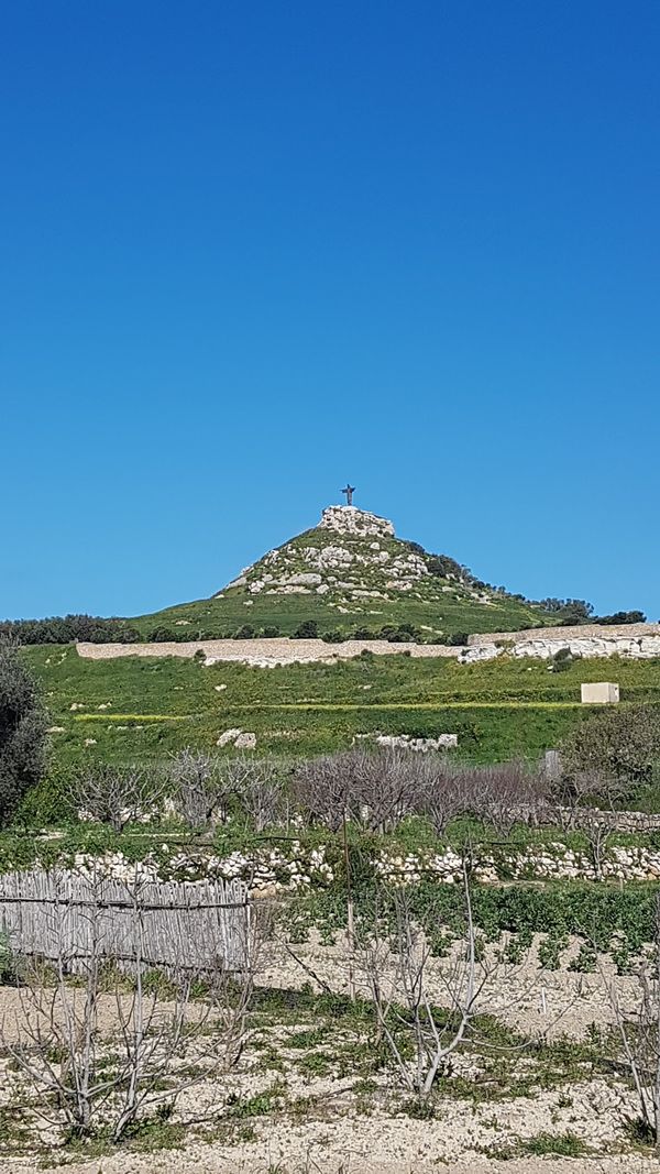 Wanderung mit Aussicht & Statue