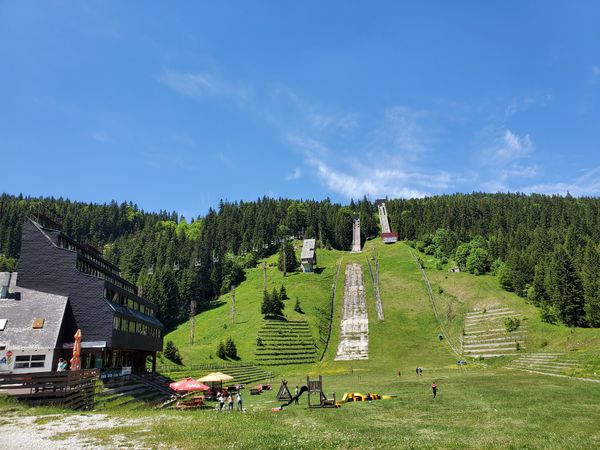 Erkunde verlassene Olympiaschanzen