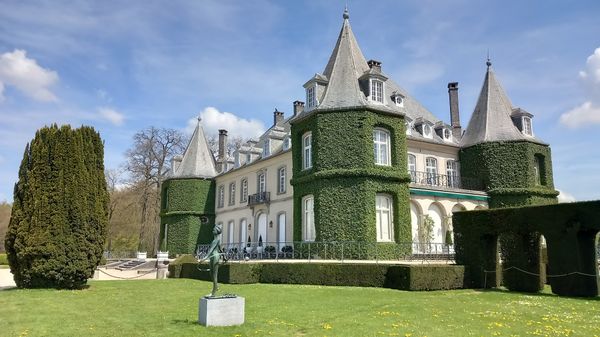 Märchenschloss mit atemberaubenden Gärten