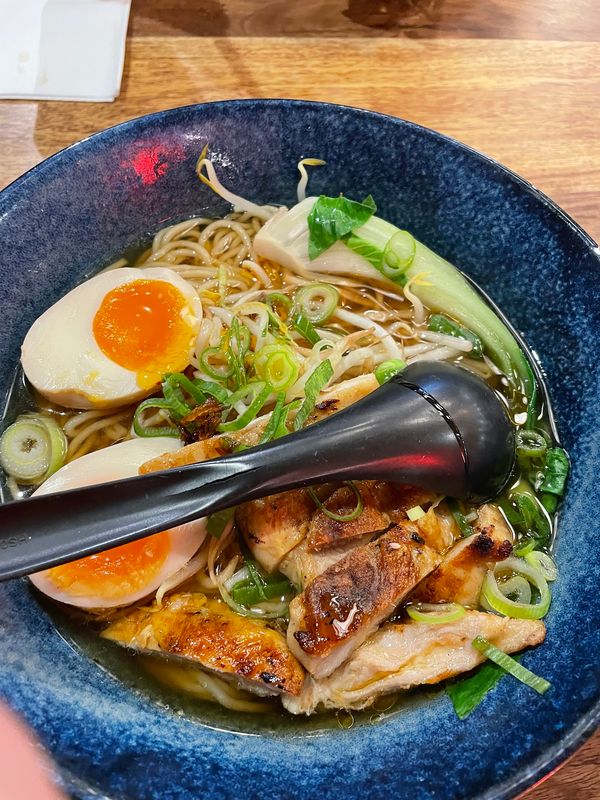 Authentische Ramen in gemütlicher Atmosphäre