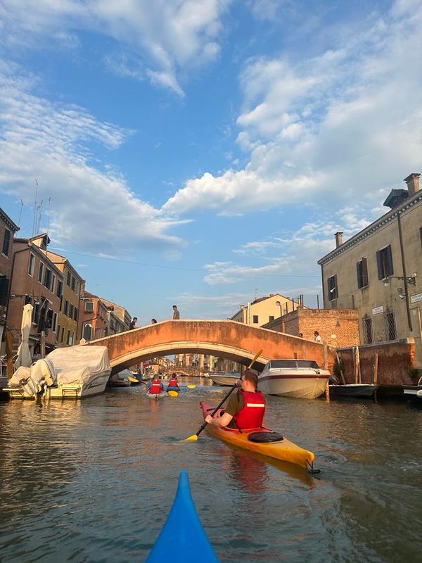 Kajakfahren durch Venedigs Kanäle