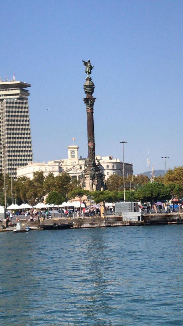 Sonnenbaden und Meer in Barcelona