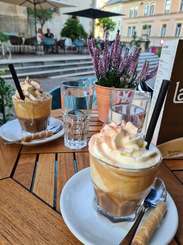 Kaffee im Schanigarten