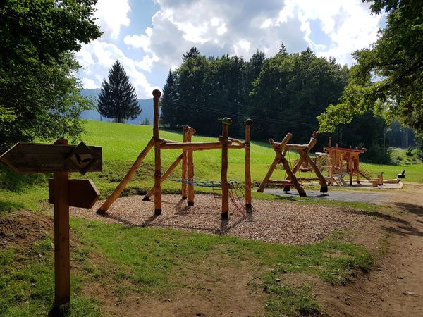 Abenteuerspielplatz in der Natur