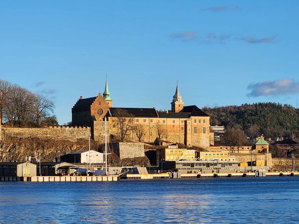 Oslos Uferpromenade zu Fuß erkunden