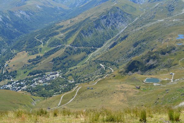 Spektakuläre Passstraße in den Alpen