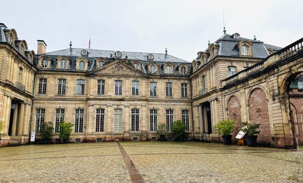 Einblick in prunkvolle Barockarchitektur