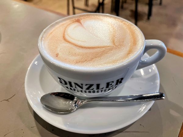 Genussvolles Frühstück mit großer Außenterrasse