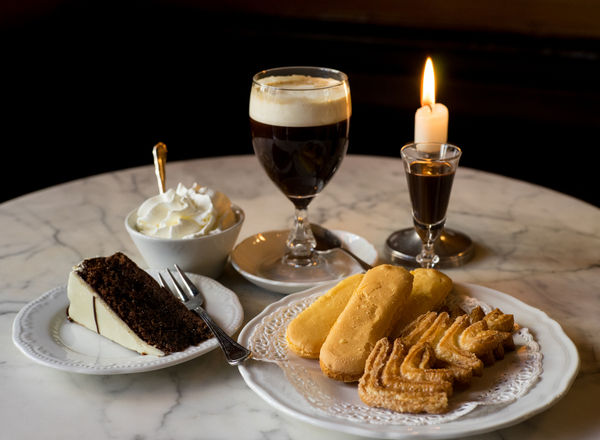 Traditionellen Turiner Kaffee genießen