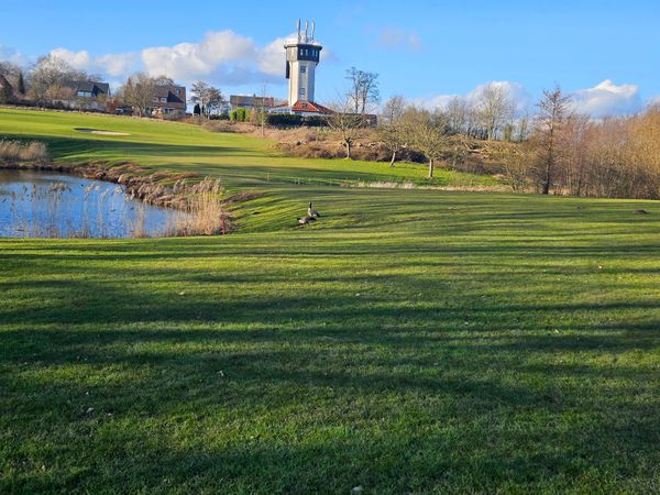 Abschlag mit Meerblick