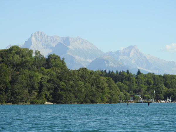 Kristallklares Wasser & Alpenpanorama