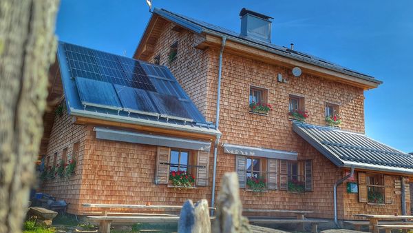 Traditionelle Štruklji im Gebirge genießen