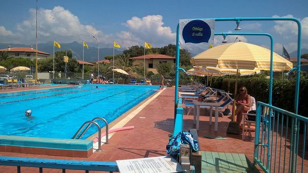 Genießen Sie Sonne und Sand an der Versilia-Küste