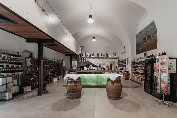 Weinverkostung im historischen Weingut