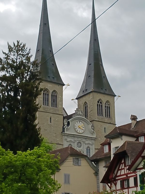 Lichtfestival in historischer Kirche